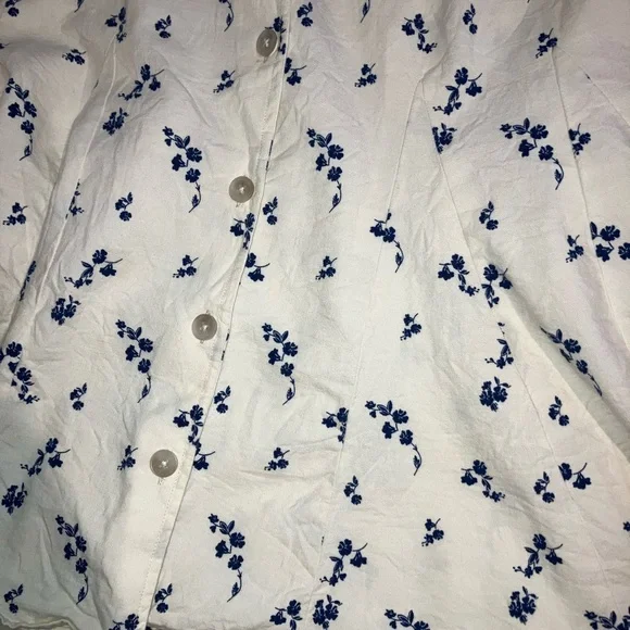 Universal Thread White and Blue Floral Top - Picture 4 of 5